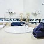 Raffi House * 코라레호