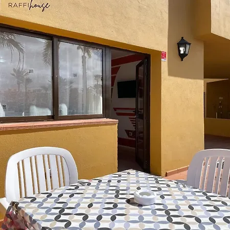 Ferienhaus Raffi House *