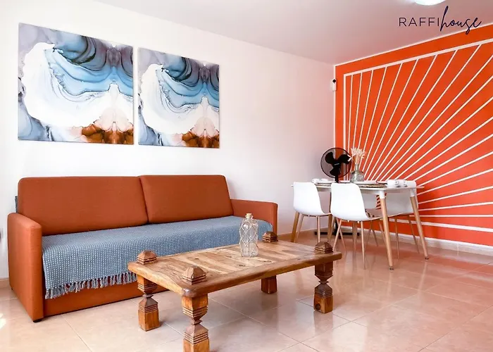 Semesterbostad Raffi House *